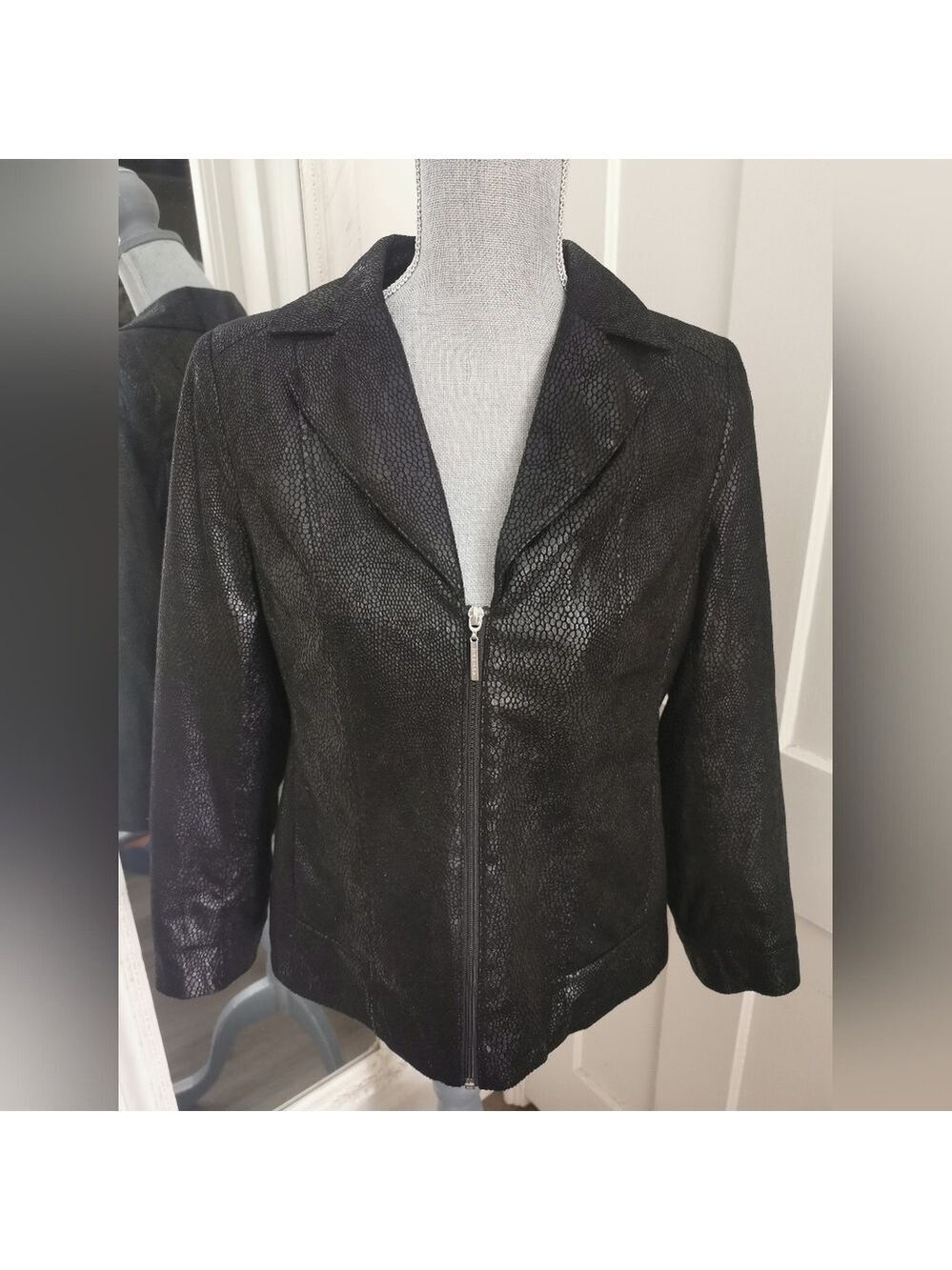 Vintage Tan Jay Womens Black Animal Print Zip Up Black Blazer. Size S/M Petite